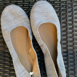 Mosimo blue and white flats